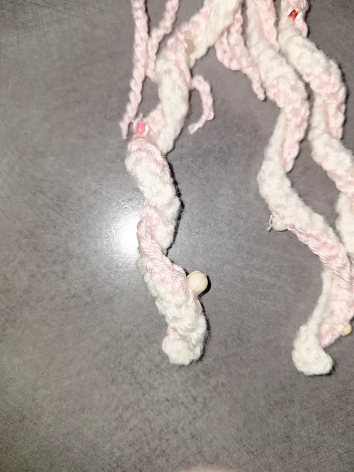porte clé méduse au crochet avec perles - photo numéro 2