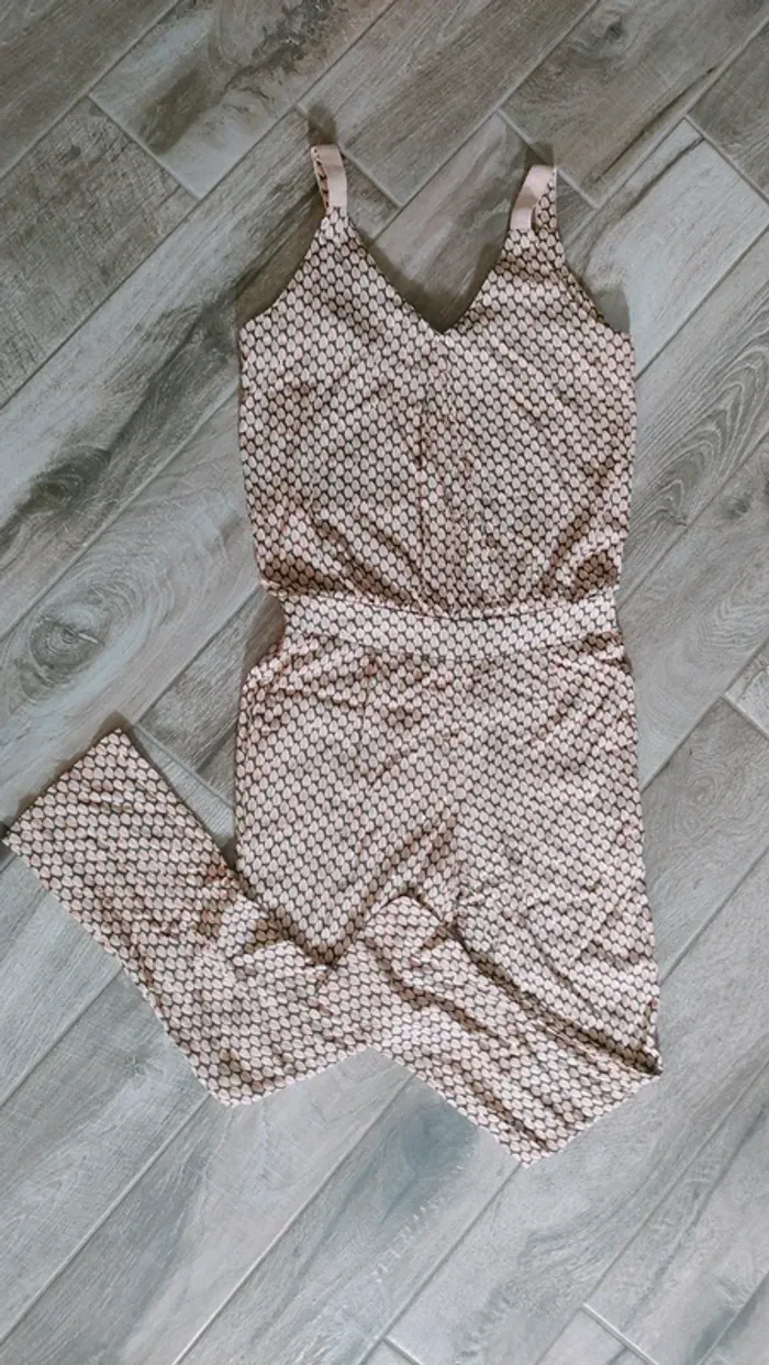 Magnifique combinaison pantalon avec du doré 🤟 - photo numéro 4