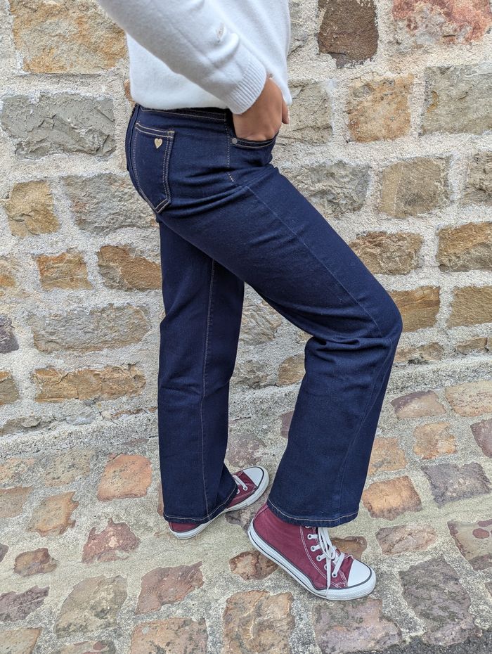 Jean large Québec bleu foncé brut
Taille 16 ans