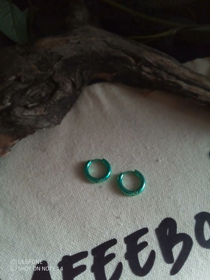 Petites créoles vert métallisé