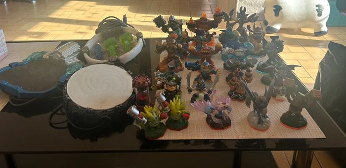 Lot de 26 skylanders et 3 portails ainsi que 3 objets - photo numéro 2