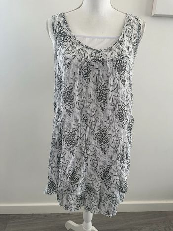 Robe blanche et grise imprimés léopard et fleurs TXL