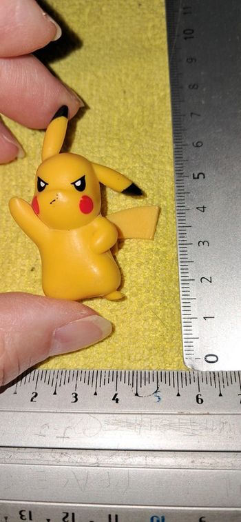 Pokemon figurine