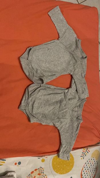 Lot de 2 bodies manches longuesmixtes taille naissance