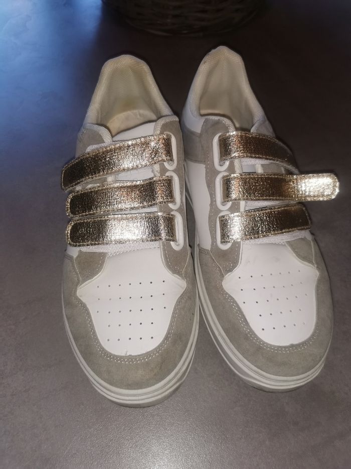 Jolie paire de baskets taille 38 - photo numéro 3