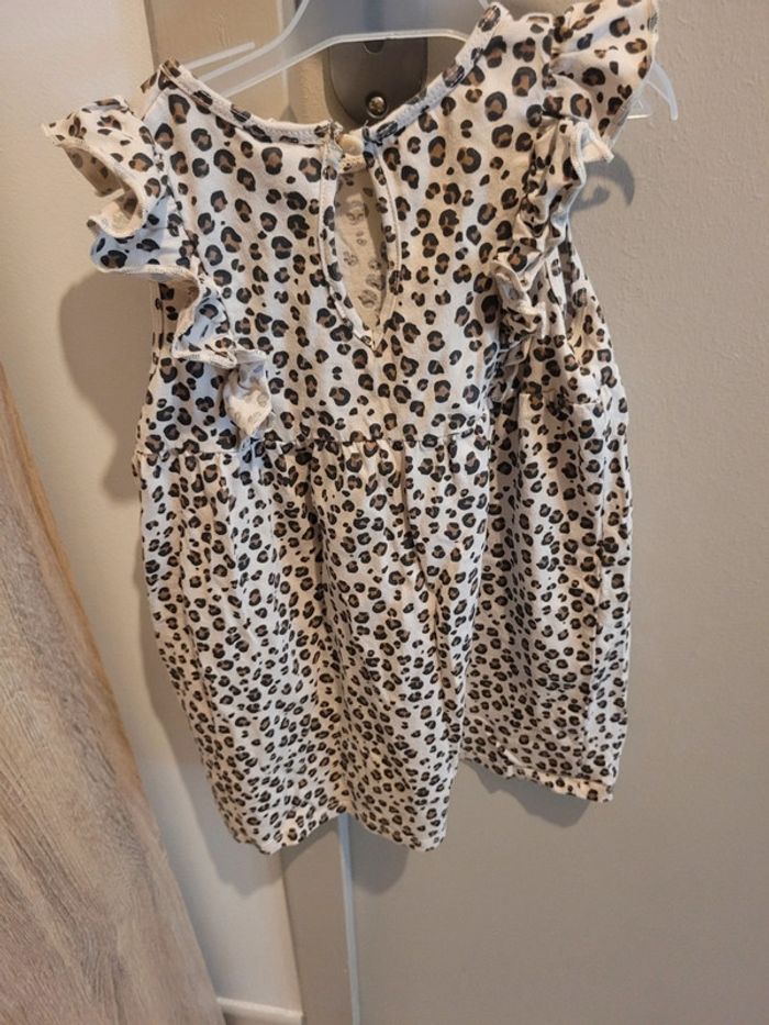 Robe H&M taille 18/24mois motif panthere - photo numéro 3