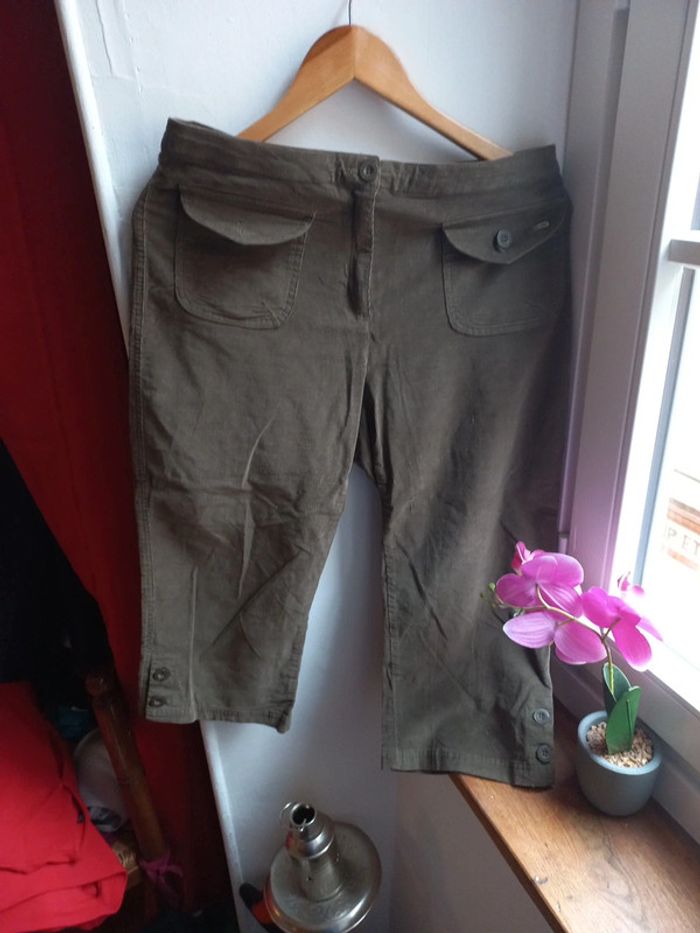 Pantacourt kaki 40 a 42 taille basse type velours côtelé fin doux - photo numéro 2