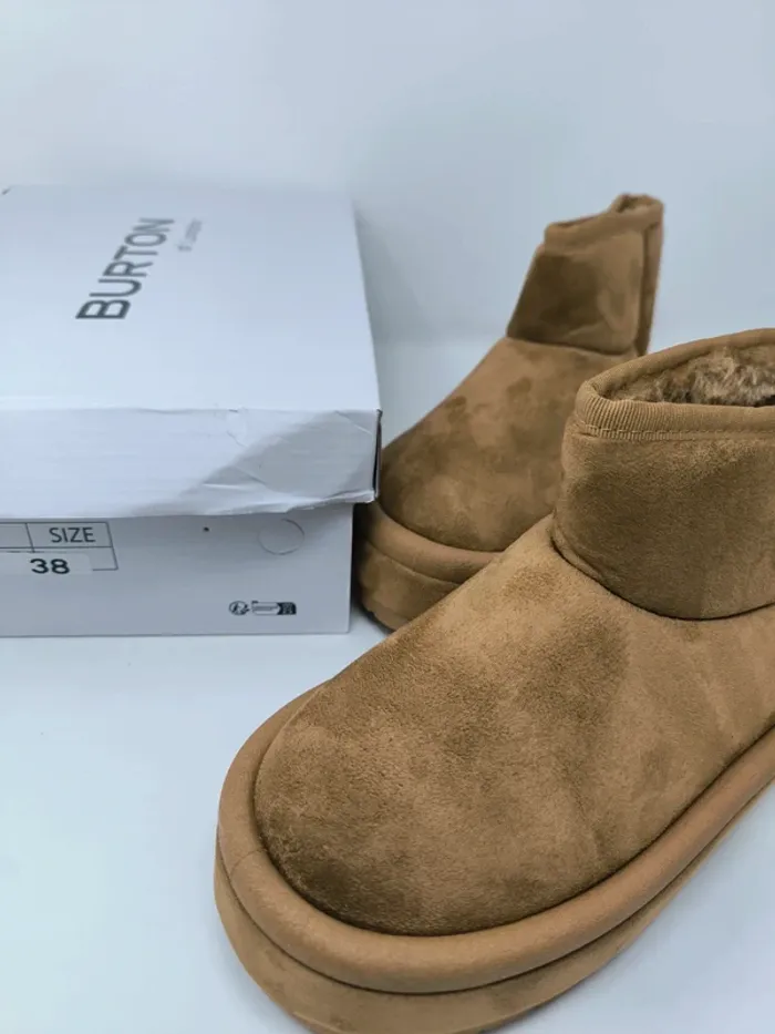 Bottines fourrées Burton neuves valeur 190€ - photo numéro 2