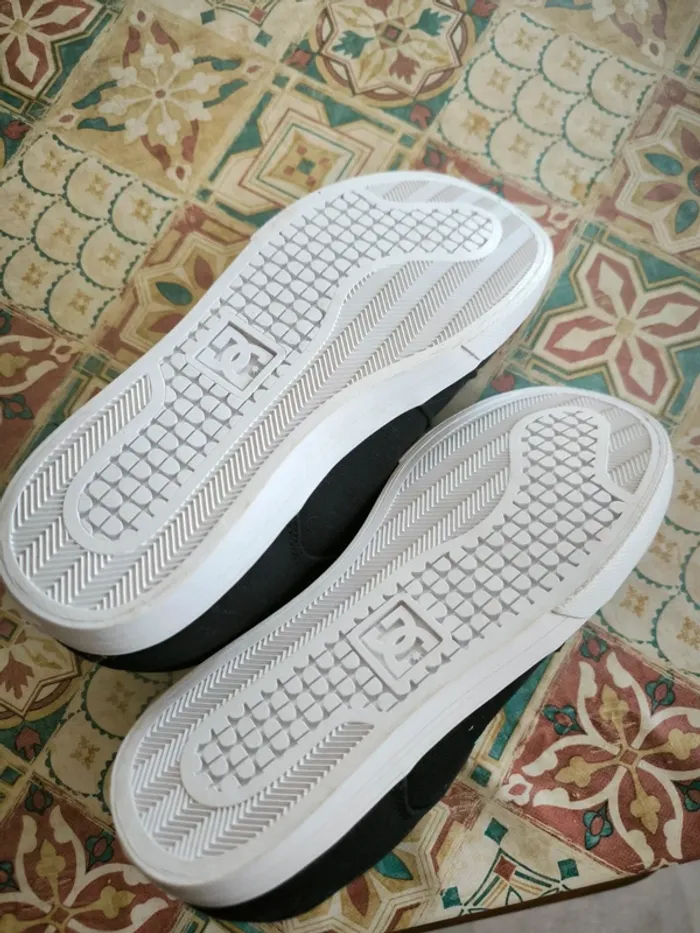 Chaussures DC neuves - photo numéro 4