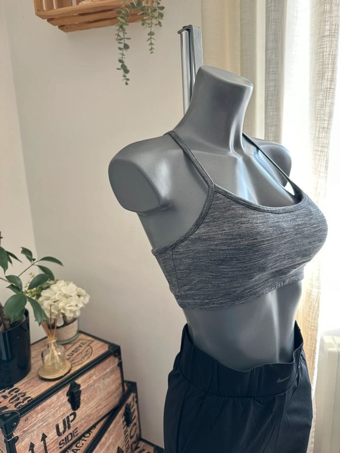 Brassière grise - photo numéro 5
