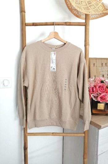 Pull beige Uniqlo