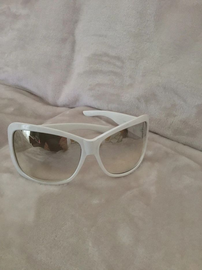 Jolies lunettes de soleil vintage - photo numéro 4