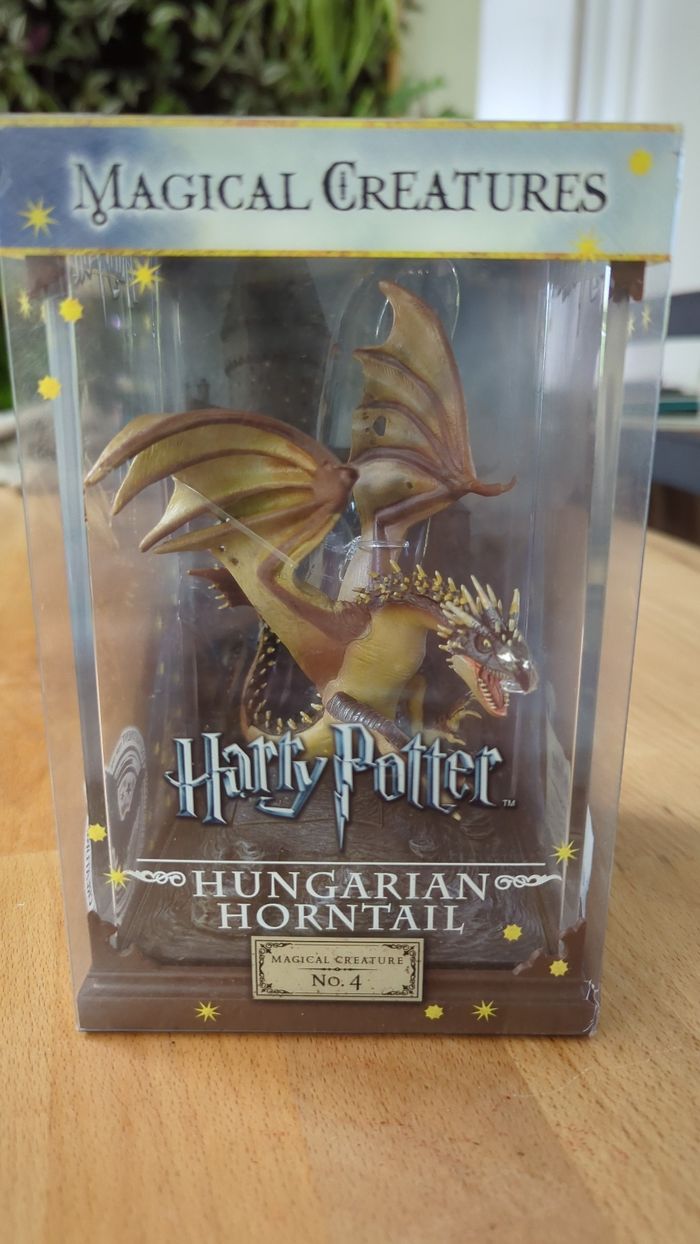 Figurine Harry Potter dragon magyar à pointe Magical Creature n°4 The Noble Collection buck Warner Bros
