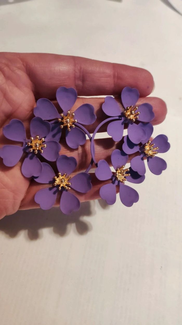 Boucles d'oreilles fleurs mauves - photo numéro 2