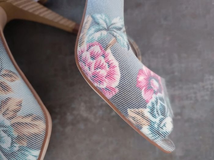 Chaussures à talons en toile fleurie pointure 39 - photo numéro 6