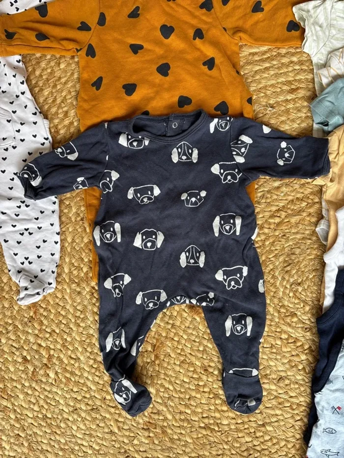 Lot de bodies et pyjamas - 3 mois - excellent état - photo numéro 6