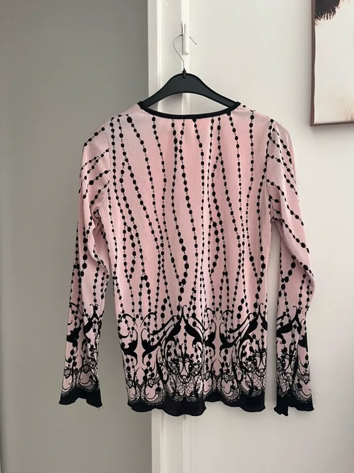 Haut léger manches longues noir/rose T38/40 très bon état - photo numéro 5