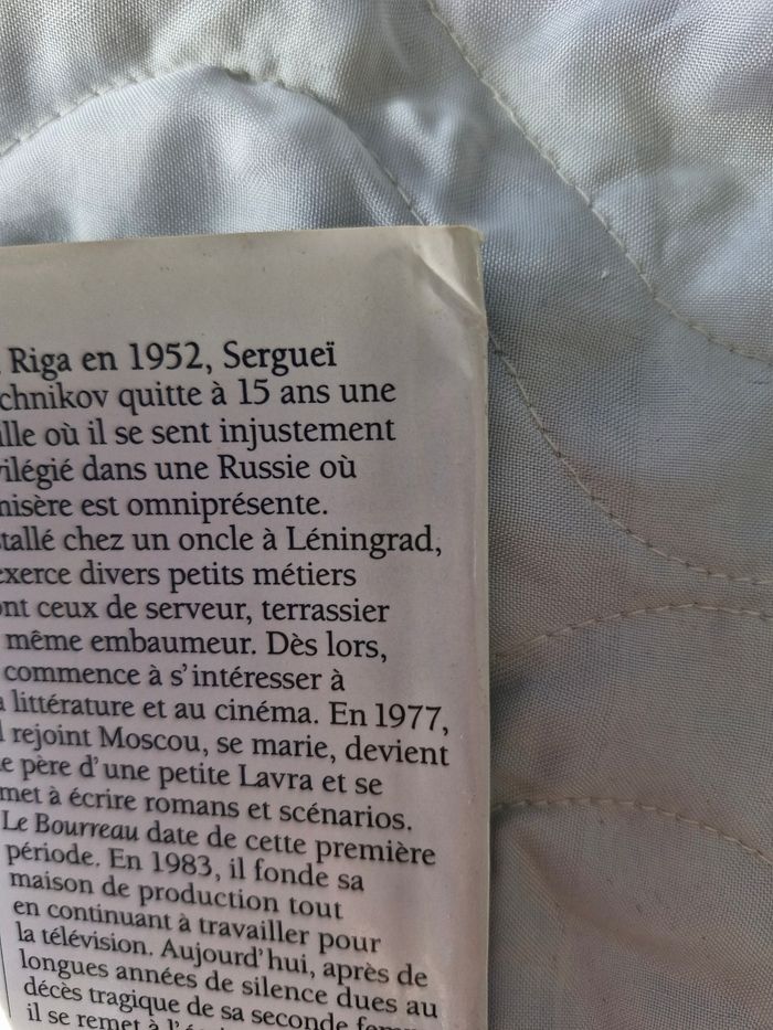 Le bourreau format relié - photo numéro 9