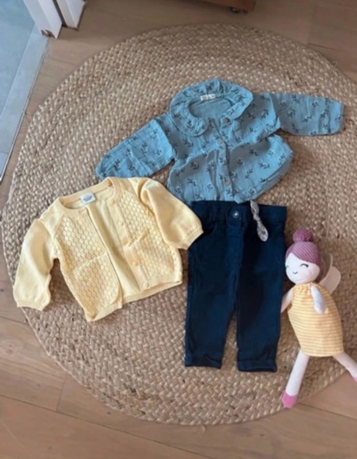 Lot d'un gilet, d'une blouse et d'un pantalon LC Kids