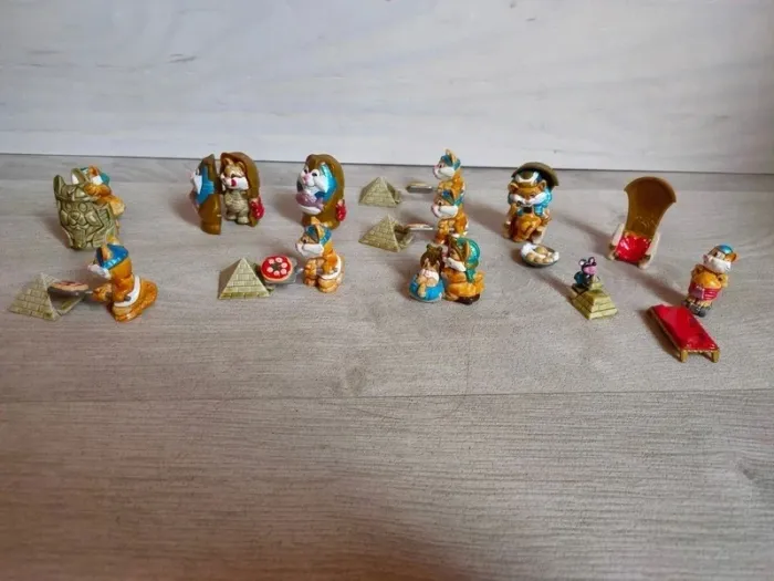 Lot de 10 figurines kinder surprise