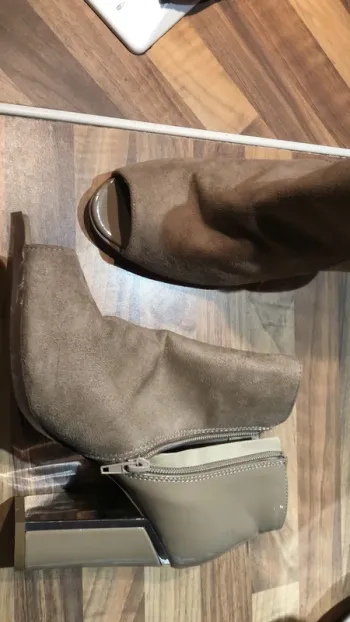 Bottines daim et vinyle porté 1 fois