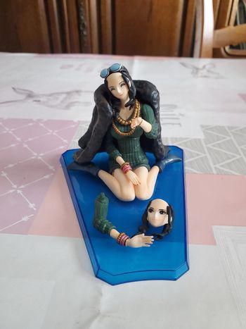 Figurine one piece  nico-robin