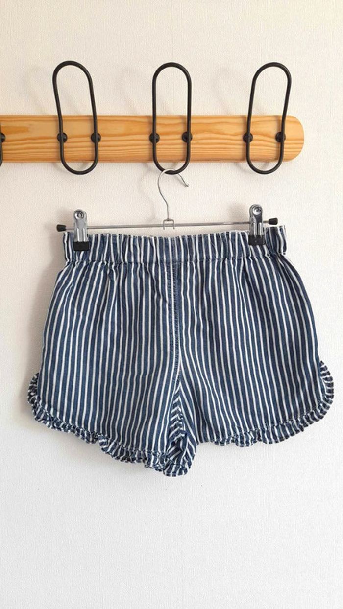 Short rayé taille 134 8/9 ans - photo numéro 2