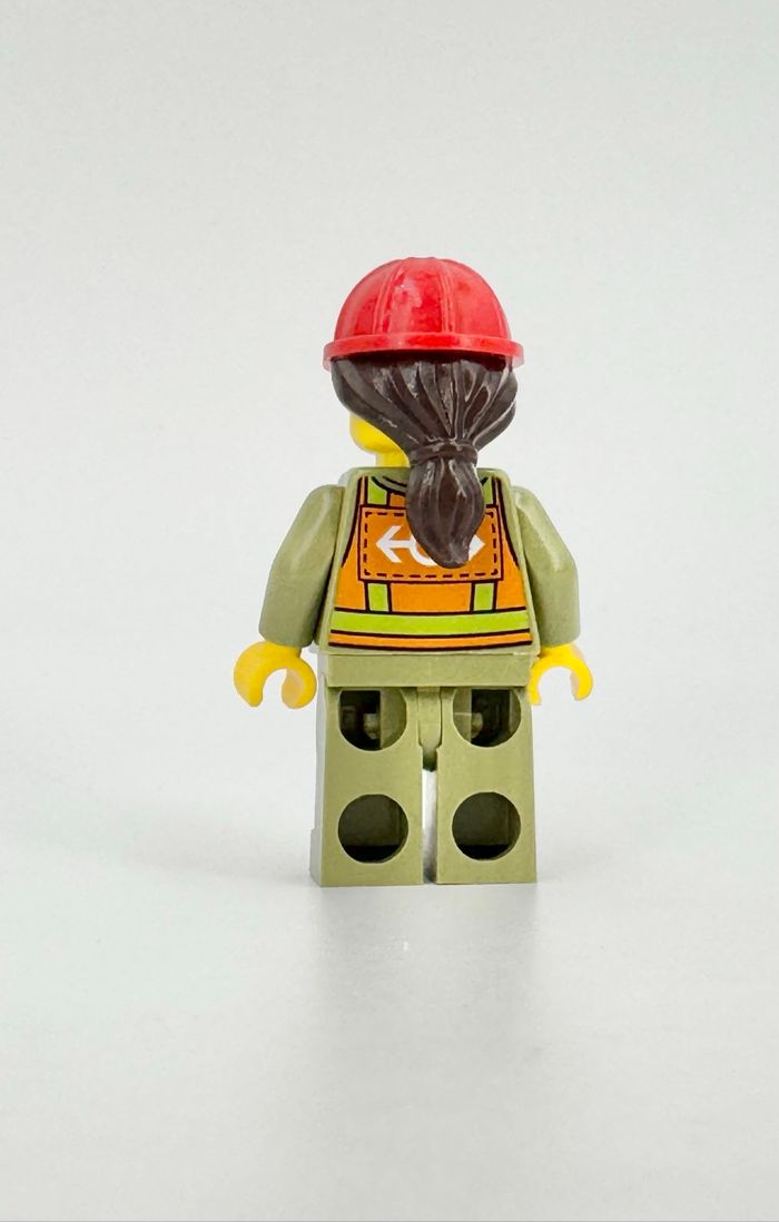 Lego Figurines City : Employée en tenue réglementaire du Train Cargo 60198 - NEUF - photo numéro 3