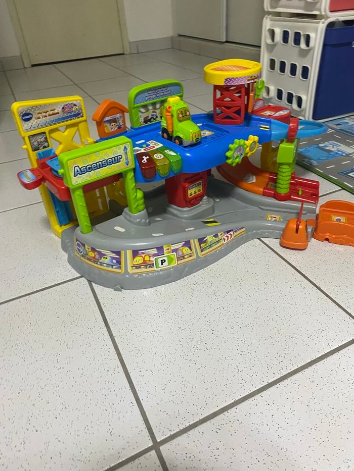 Tut tut boildes Vtech mon premier garage en jouet - photo numéro 5