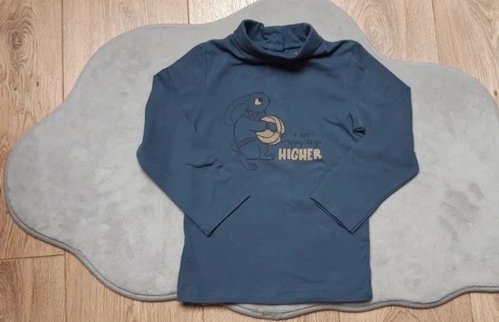Sous-pull kiabi bleu motif lapin 36 mois état neuf