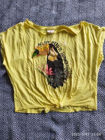 T-shirt jaune