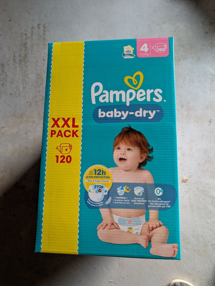Couches Pampers taille 4