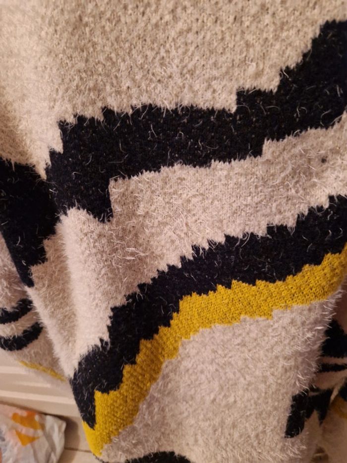 Pull asymétrique. 💛 - photo numéro 7