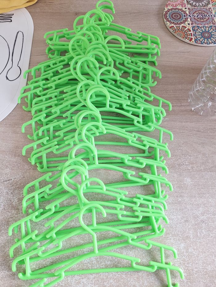 Lot de 38 cintres enfant