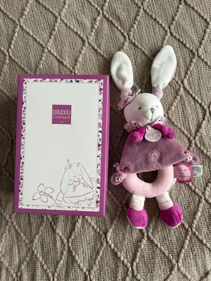 Doudou lapin cerise hochet