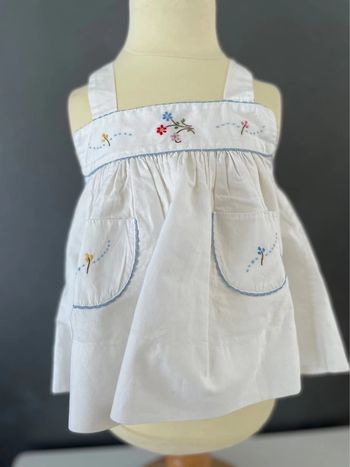 Petite robe bébé brodée