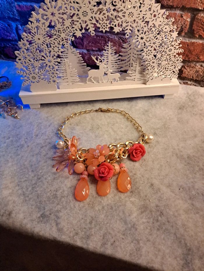 Magnifique collier fleur bohème champêtre orange corail et doré