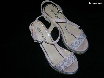 Chaussures sandales nu pieds compensés