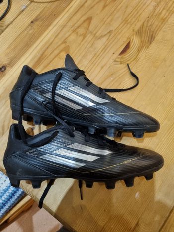 Crampons moulés adidas F50
