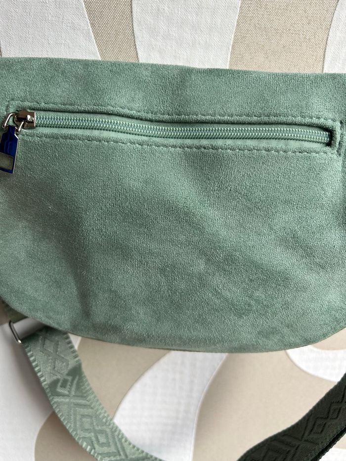 Sac banane  vert façon daim - photo numéro 4