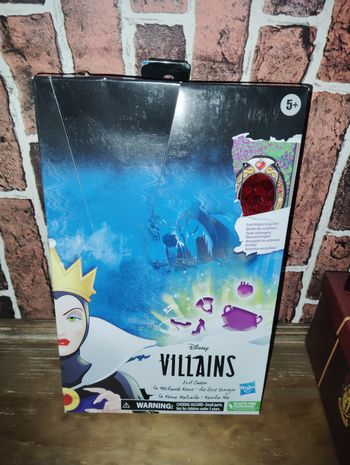 Coffret poupée la méchante reine Blanche neige 