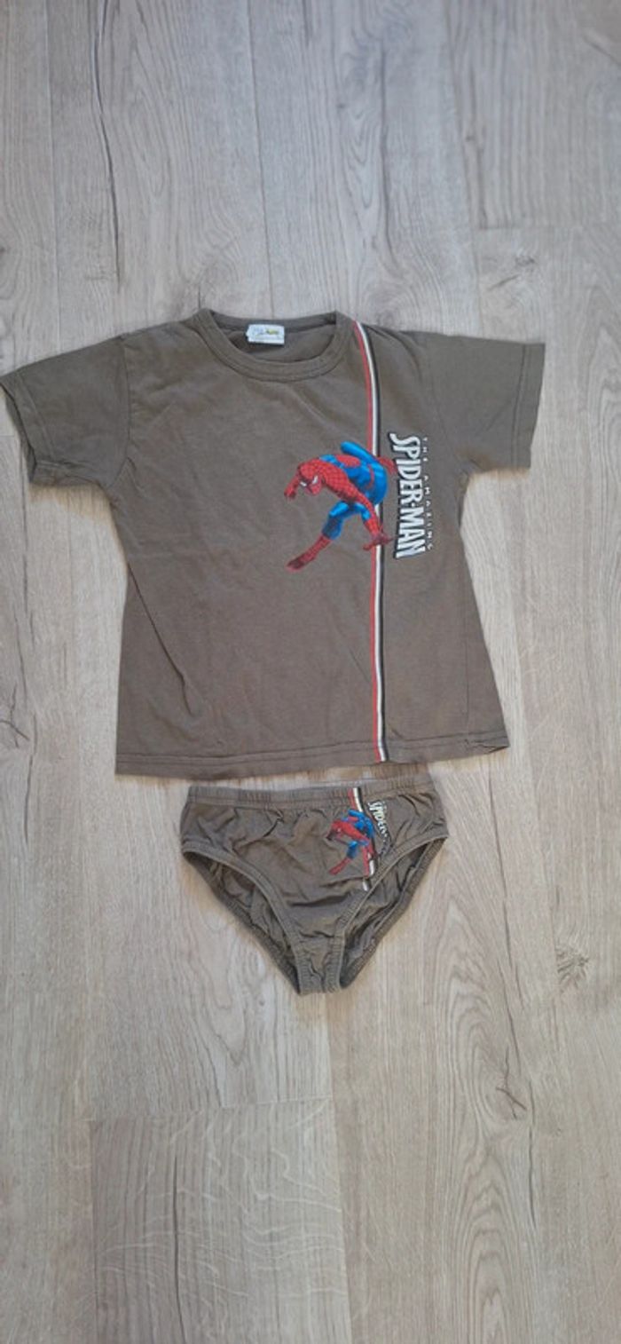T-shirt Spiderman 4/6ans TBE