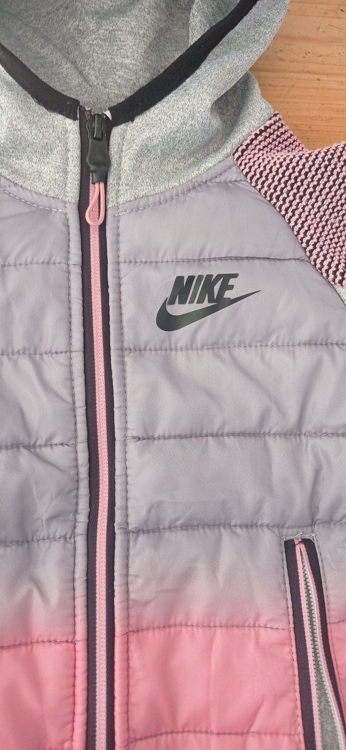 Veste Nike taille 2 ans . - photo numéro 3