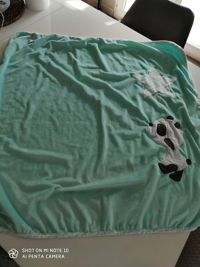 Plaid carré avec étoile et panda