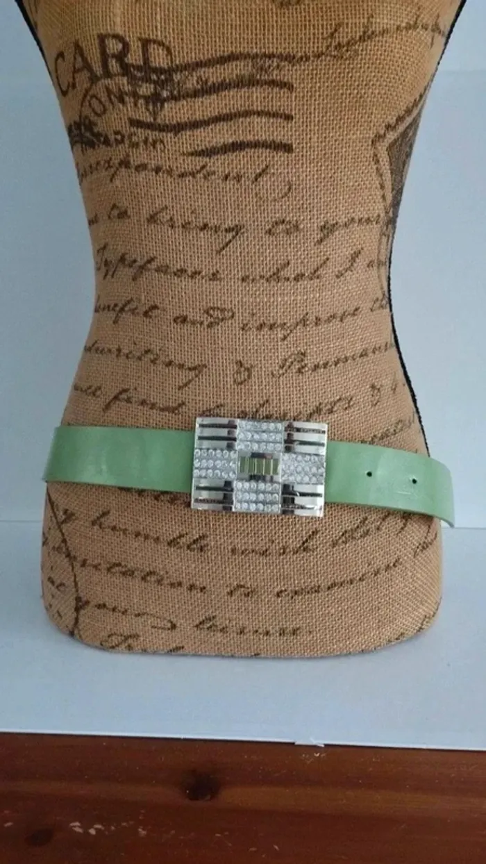 Ceinture verte boucle argenté 95 cm