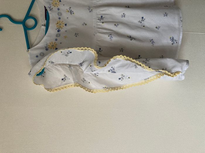 blouse manches courtes à volants brodée fleurs - photo numéro 4