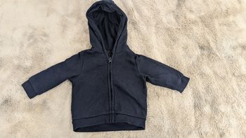 Veste zippée à capuche Kiabi taille 6 mois
