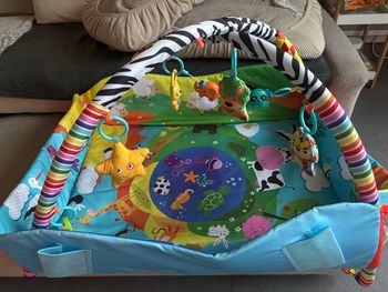 Tapis d’éveil lionelo + jouets