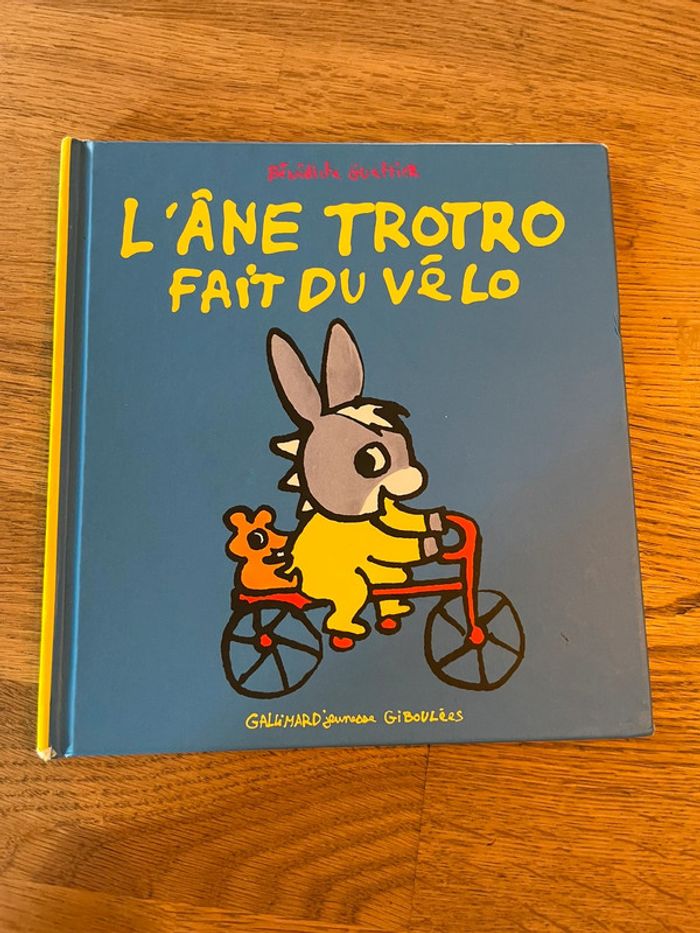 Livre L’âne Trotro fait du vélo