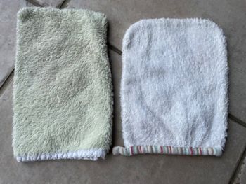 Lot de 2 gants de toilette  bébé